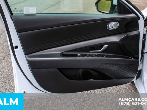 Used 2025 Hyundai Elantra SE FWD image 32