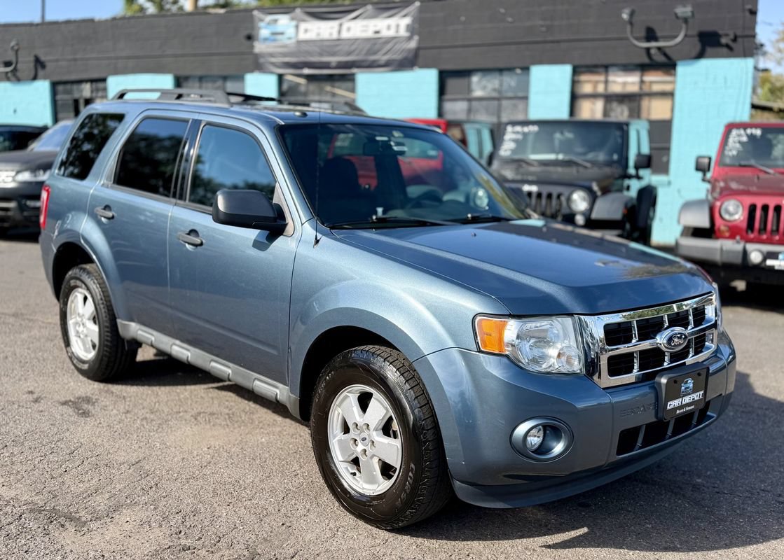Used 2011 Ford Escape XLT w/ 202A Rapid Spec Order Code AWD/4WD image 1