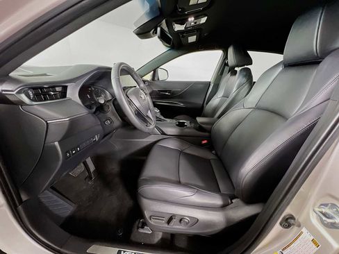 Used 2024 Toyota Venza XLE image 21