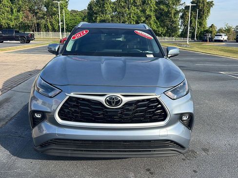 Certified 2024 Toyota Highlander XLE image 9