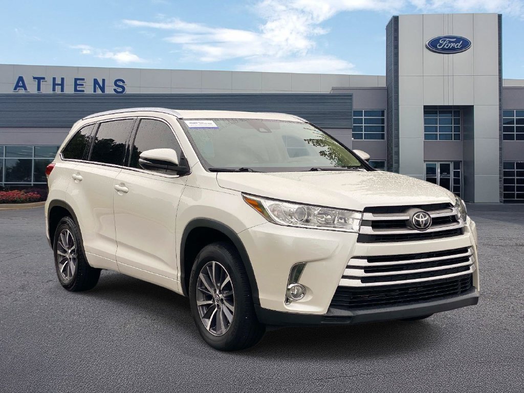 Used 2018 Toyota Highlander XLE FWD image 1