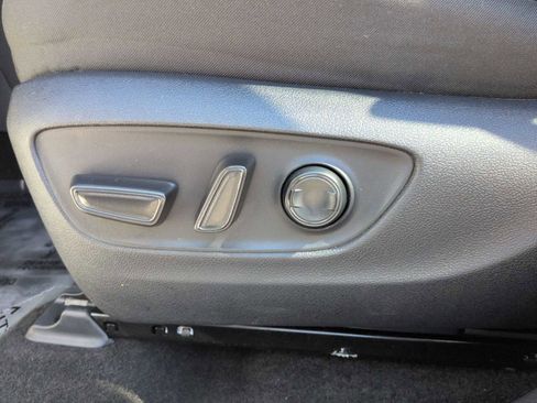 Used 2025 Toyota RAV4 XLE AWD/4WD image 18