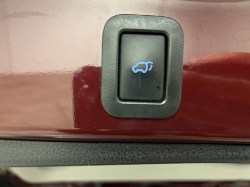 Used 2019 Toyota Highlander XLE image 7