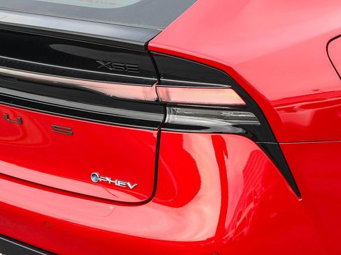 New 2026 Toyota Prius Plug-In Hybrid image 10