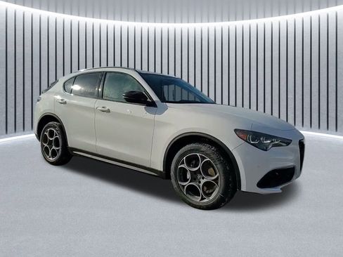 New 2025 Alfa Romeo Stelvio Sprint image 2