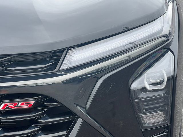 Used 2024 Chevrolet Trax RS w/ Sunroof Package FWD image 34