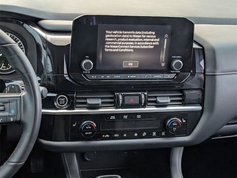 Certified 2024 Nissan Pathfinder SV image 12