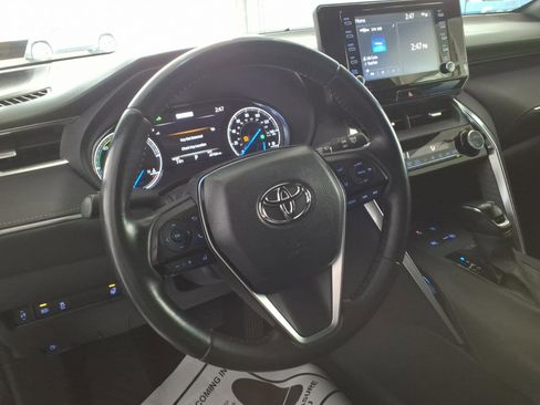 Used 2021 Toyota Venza XLE w/ Softex Package image 11