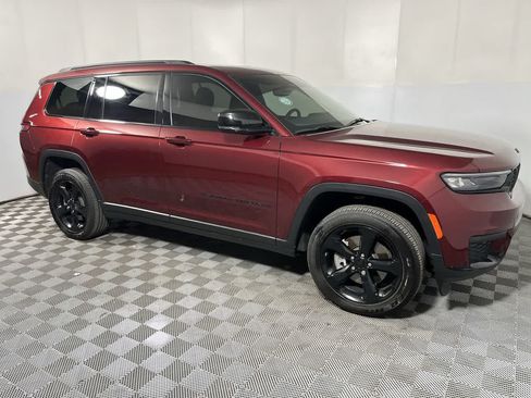 Used 2023 Jeep Grand Cherokee L Laredo AWD/4WD image 2