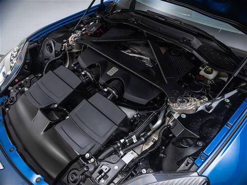 Used 2026 Aston Martin V8 Vantage Coupe image 30