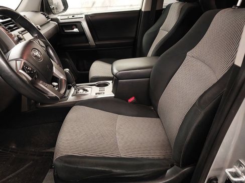 Used 2015 Toyota 4Runner SR5 4x4 4dr SUV image 3