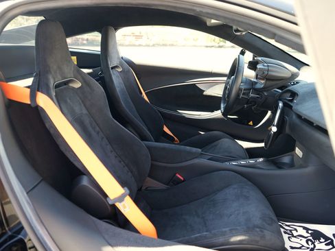 Used 2023 McLaren Artura RWD image 28