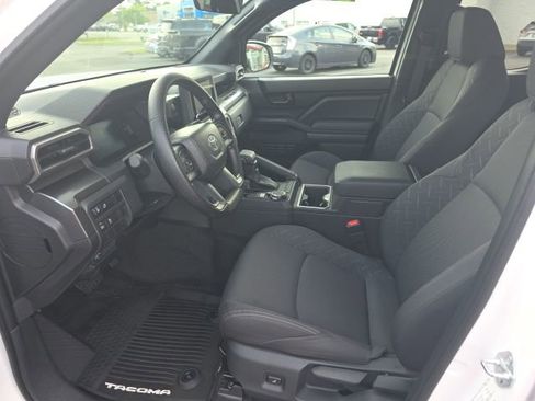 Used 2025 Toyota Tacoma SR5 image 9