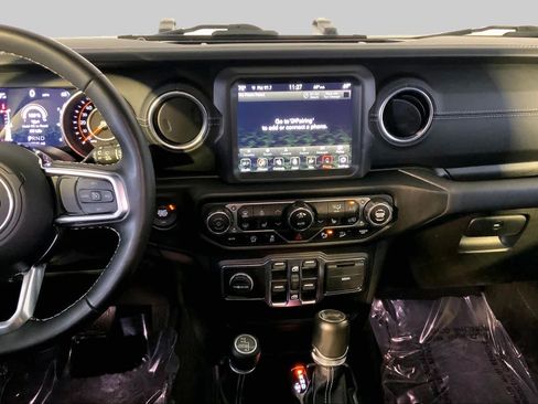 Used 2021 Jeep Wrangler Unlimited Sahara w/ Dual Top Group AWD/4WD image 7