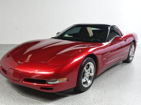 Used 2002 Chevrolet Corvette Coupe w/ Preferred Equipment Group2 RWD image 2