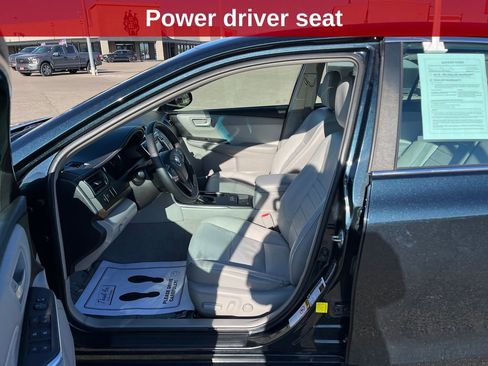 Used 2016 Toyota Camry XLE w/ Moonroof Package FWD image 11