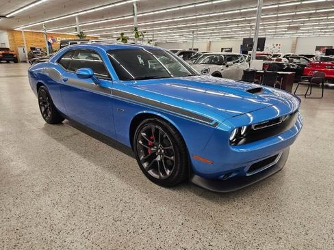 Used 2023 Dodge Challenger R/T w/ Performance Handling Group image 3