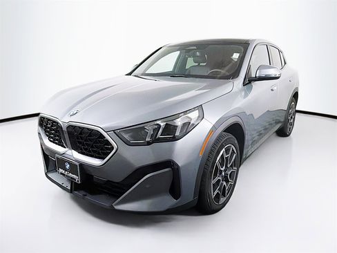 Used 2025 BMW X2 xDrive28i image 3