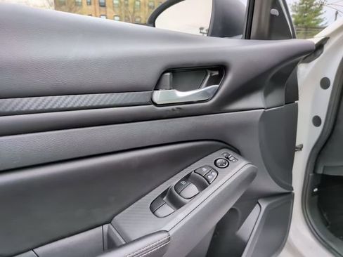 Used 2025 Nissan Altima 2.5 SV FWD image 12