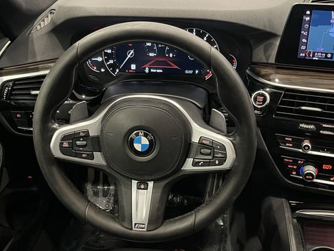 Used 2019 BMW 530i xDrive w/ M Sport Package image 15