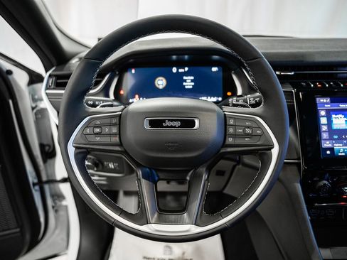 New 2025 Jeep Grand Cherokee image 28