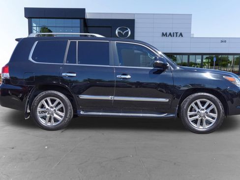 Used 2014 Lexus LX 570 4WD w/ Luxury Package image 2