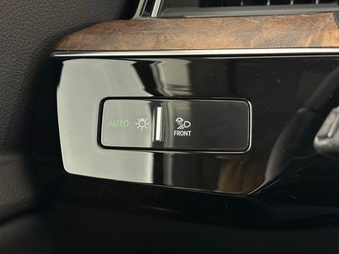 Used 2019 Audi e-tron Premium Plus image 38