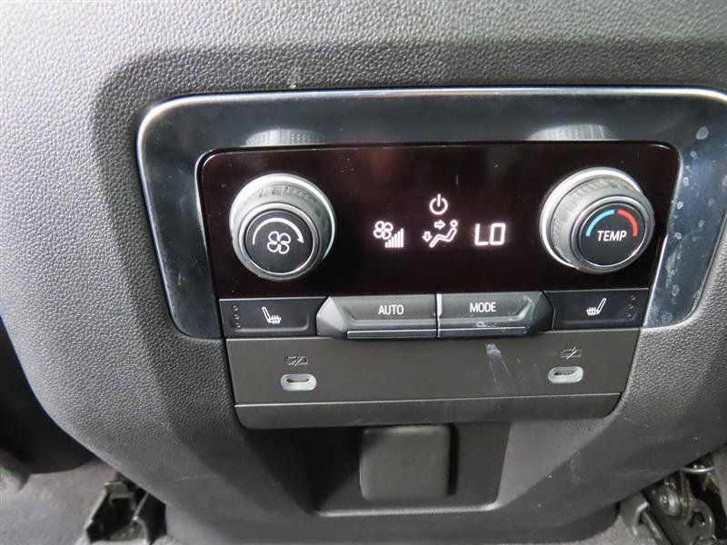 Used 2022 Chevrolet Tahoe Z71 w/ Luxury Package AWD/4WD image 35