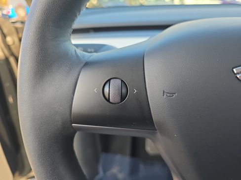 Used 2023 Tesla Model Y Long Range image 17