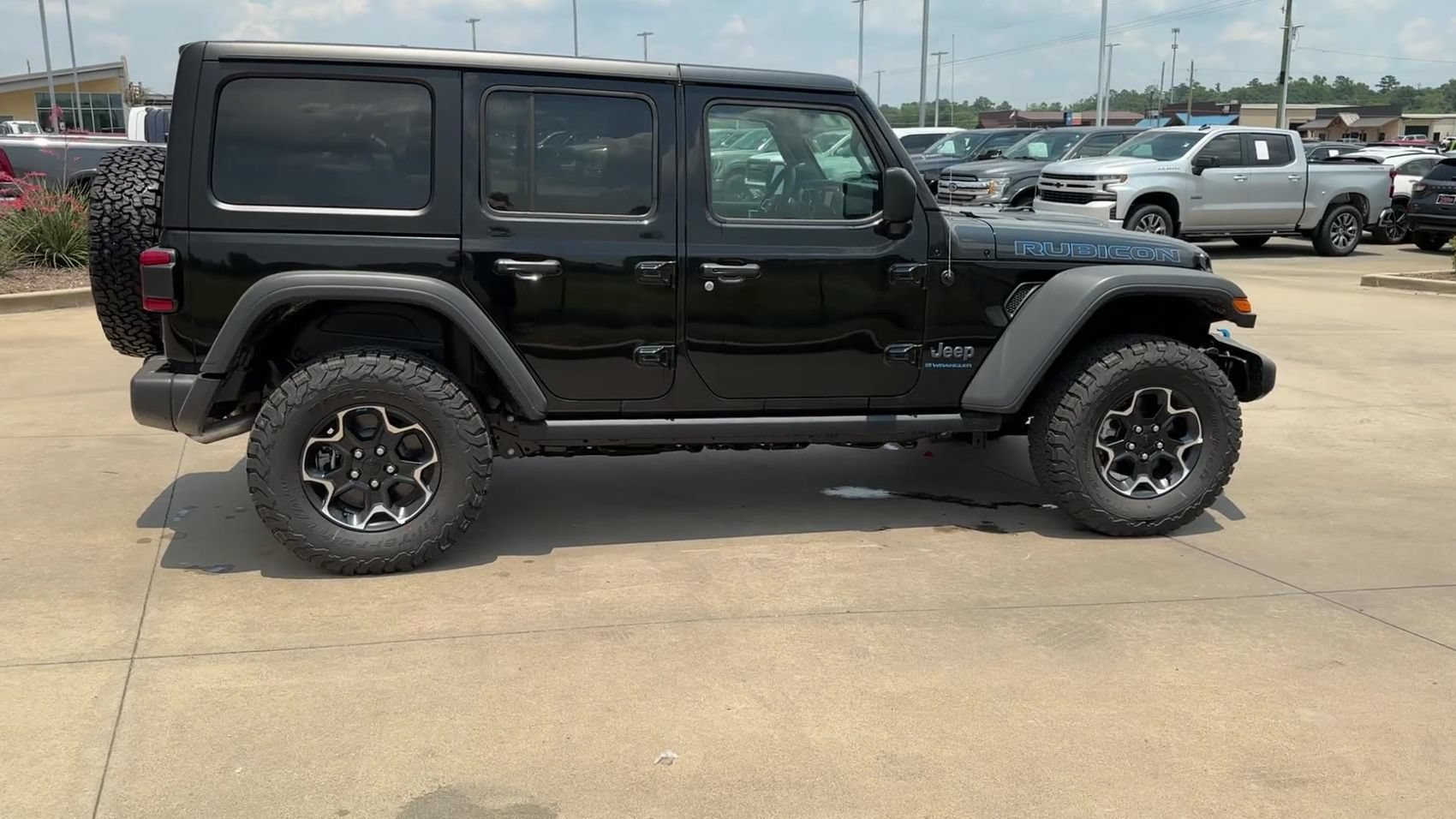 New 2023 Jeep Wrangler Unlimited Rubicon 4xe w/ Cold Weather Group AWD/4WD image 9