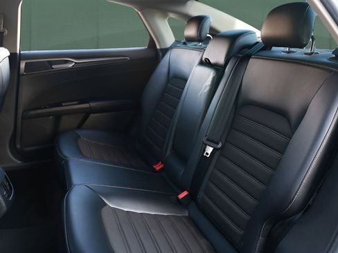 Used 2017 Ford Fusion SE w/ Equipment Group 201A image 13