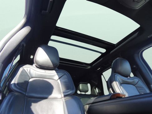 Used 2019 Lincoln Navigator Reserve image 34