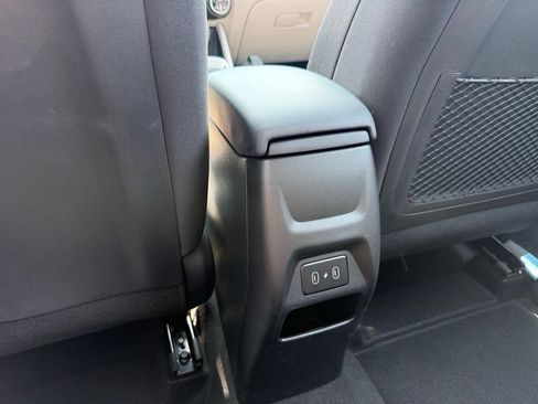 Certified 2025 Hyundai Venue SEL FWD image 26