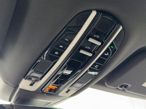 Used 2022 Porsche Panamera 4S w/ Premium Package image 37