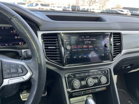 Used 2022 Volkswagen Atlas SEL Premium image 31