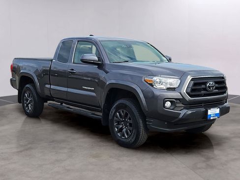 Used 2022 Toyota Tacoma SR5 AWD/4WD image 3