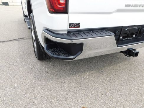 Used 2023 GMC Sierra 1500 SLT AWD/4WD image 6