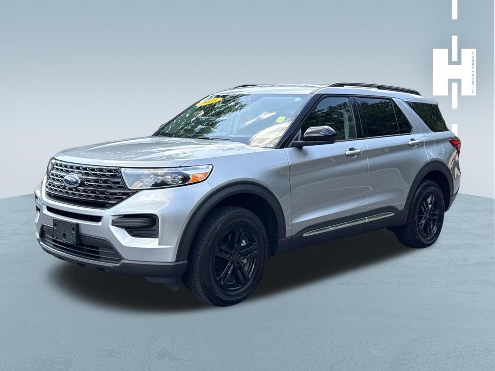 Used 2023 Ford Explorer XLT AWD/4WD image 3