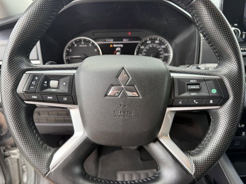 Used 2024 Mitsubishi Outlander SE FWD image 30