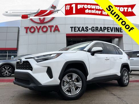 Used 2025 Toyota RAV4 XLE image 1