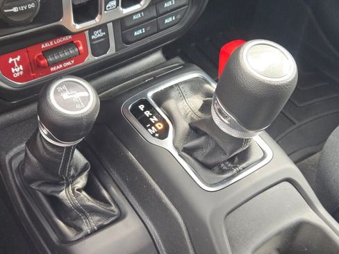 Used 2025 Jeep Wrangler Unlimited Sport AWD/4WD image 21