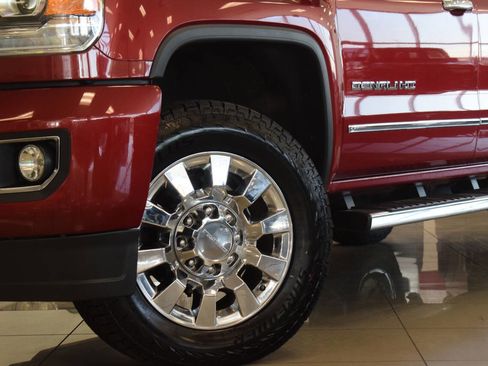 Used 2018 GMC Sierra 2500 Denali w/ Duramax Plus Package AWD/4WD image 14