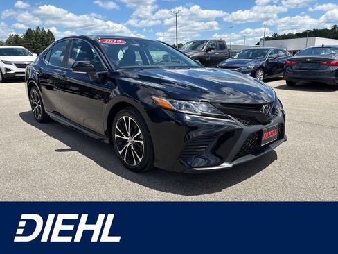 Used 2019 Toyota Camry SE w/ Convenience Package FWD image 1