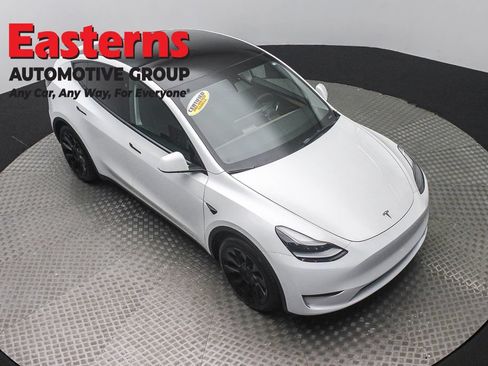 Used 2022 Tesla Model Y Long Range AWD/4WD image 3