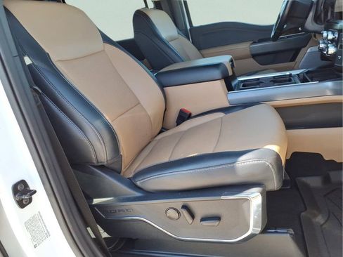 Used 2024 Ford F450 Lariat w/ FX4 Off-Road Package image 15