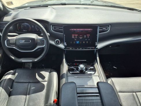Used 2024 Jeep Wagoneer Series III AWD/4WD image 11