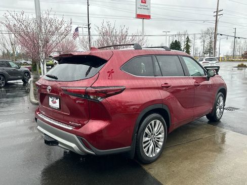 New 2026 Toyota Highlander Platinum image 5
