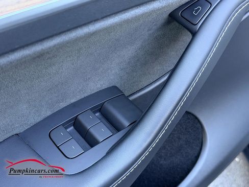 Used 2023 Tesla Model Y Performance image 27