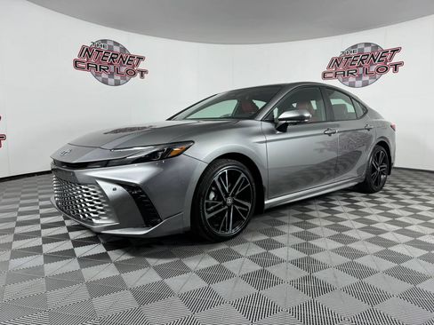 Used 2025 Toyota Camry XSE w/ Premium Plus Package AWD/4WD image 3