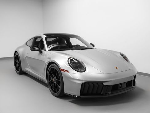 Certified 2025 Porsche 911 Carrera GTS RWD image 10